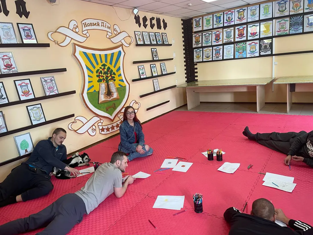 Учасники програми на заняттях у залі центру «Джерело»
