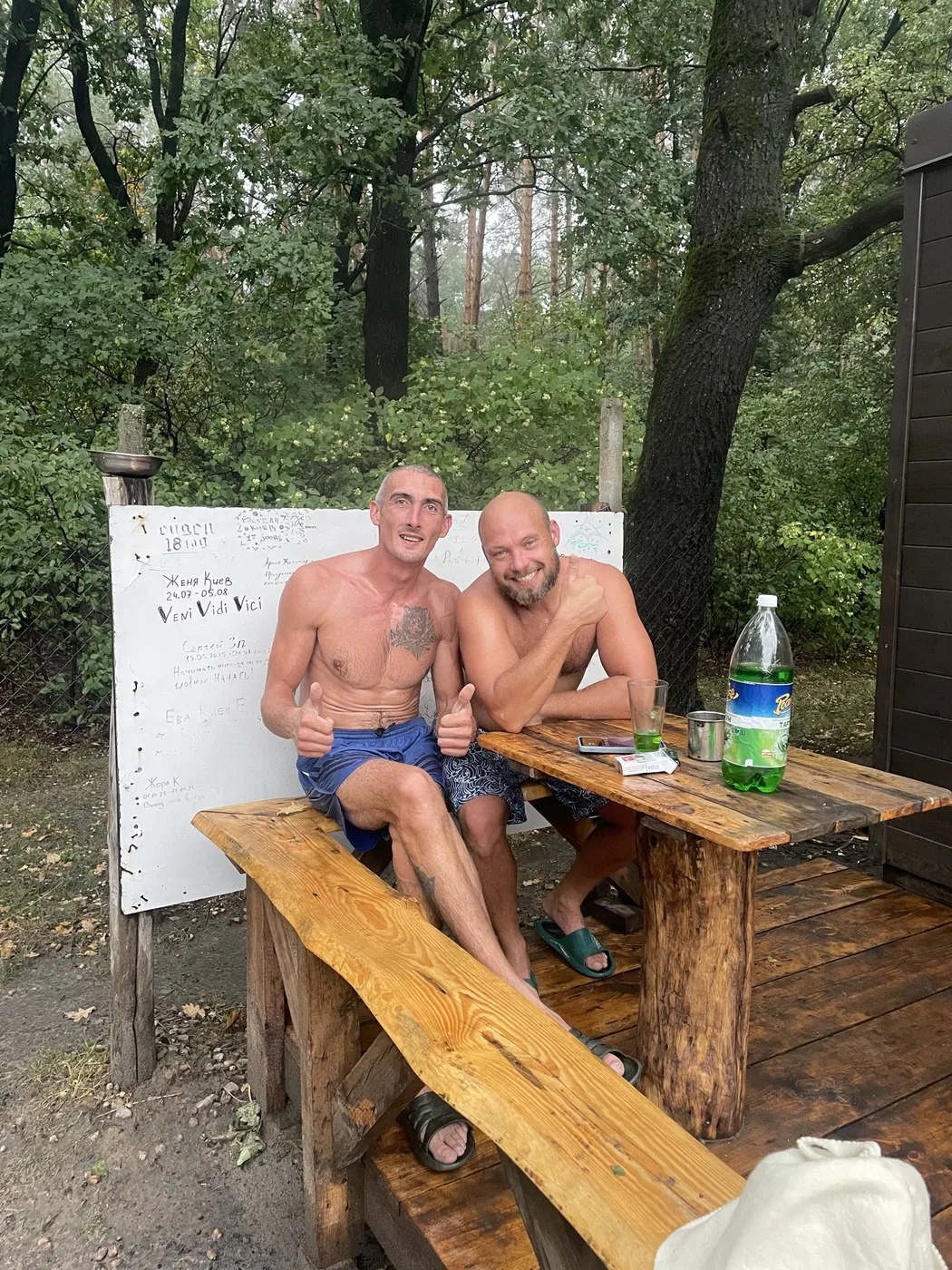 Учасники програми відпочивають після лазні в день Чистоти